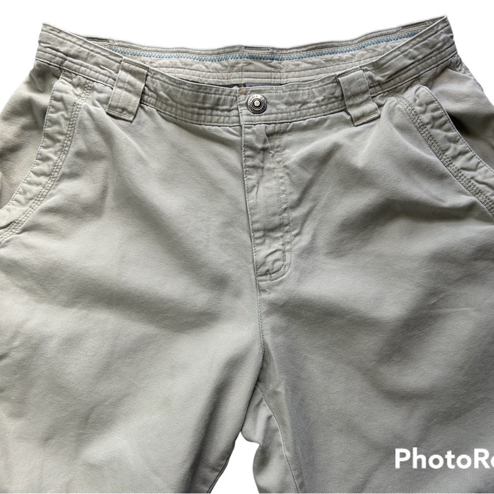 Columbia cargo shorts with side zipper pocket and phone pocket mens 34x11